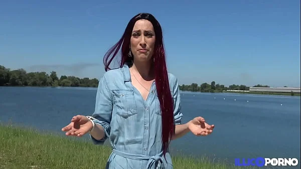 Carlie, belle coquine, veut de la sodomie avant tout