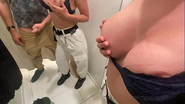 Risky fuck in changing room wiht beauty teen