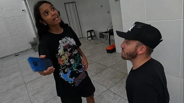 Jasmine seduz anão e leva para o abate