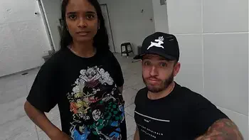 Jasmine seduz anão e leva para o abate