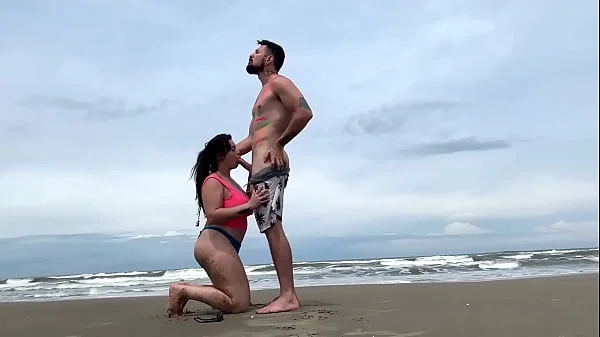Transando em público na praia com a gostosa da Camila Vegas COMPLETO NO RED