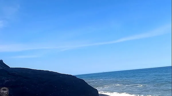 Sexo público na praia com a negra mais gostosa do xvideos! Bunda e buceta creampie e gozada !