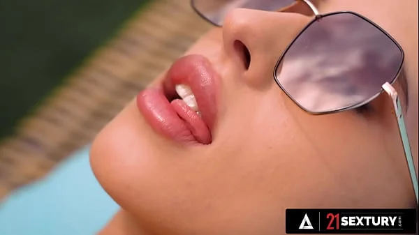 21 SEXTURY - Gorgeous Alyssa Bounty Gets In Mouth Filled With Cum After Hot Anal Sex