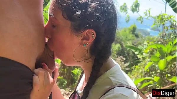 Guy picks up a cute girl in the jungle and fucks on the first date