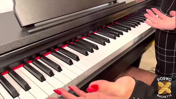 Alice Wild délaisse le solfège pour la baguette du maestro