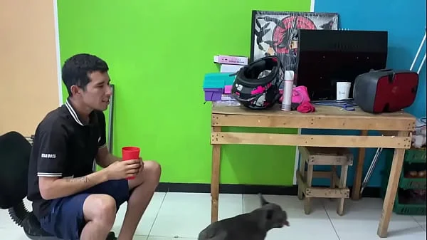 Me aprovecho del pequeño coño de mi hermanastra EMILY
