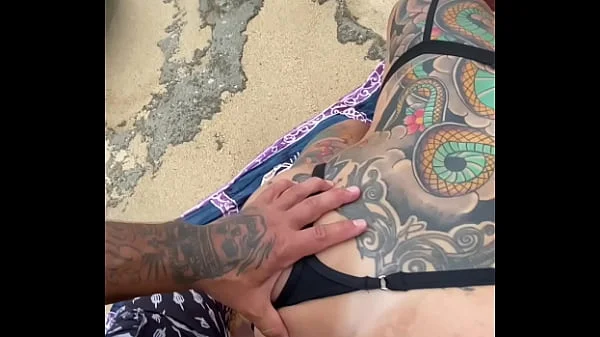 Público real na praia com direito a anal