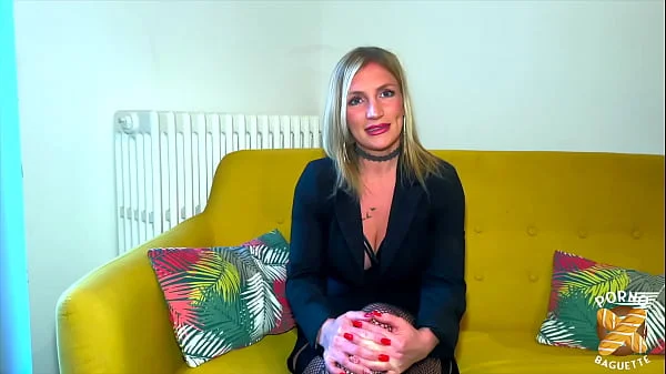 Irina, une blonde curieuse, fait la rencontre d’une brune bouillante