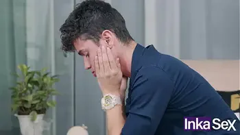 Psicóloga de grande culo se aprovecha de joven paciente mientras le realiza una terapia sexual