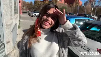 PutaLocura - La preciosa colombiana Camila Palmer es pillada por Torbe y traga toda su lefa.