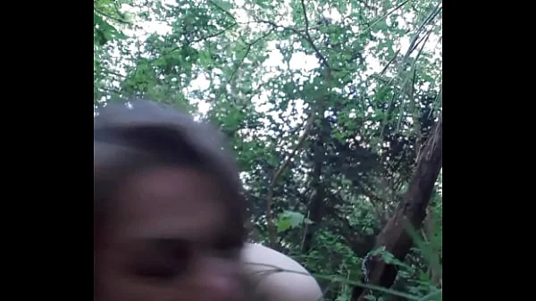 Esclave F s'éclate en forêt