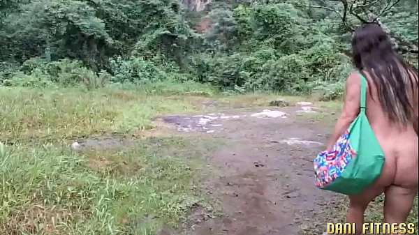 DANI FITNESS TOPA FAZER UMA TRILHA COM UM FA OLHA O QUE ACONTECEU MUITAS CHUPADAS E FODA GOSTOSA NO MEIO DA NATUREZA./ Produção Bolt Jones.