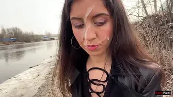 I want to walk through the park with cum on my face! Cum on my face! - Public Cumwalk
