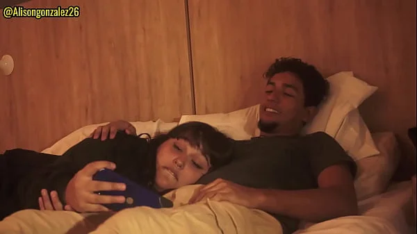 Mirando una pelicula con mi hermanastro y sin querer me trague su pene(Casi nos descubren) ALISONGONZALEZ26 X FANTASIAHARDCORESEX