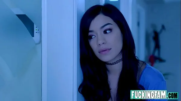 Honey Blossom, Savannah Sixx In Teen Seduce Her Stepmom