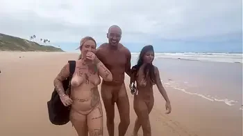 Fiz uma orgia na praia de nudismo com minhas amigas gostosas e ainda gravei