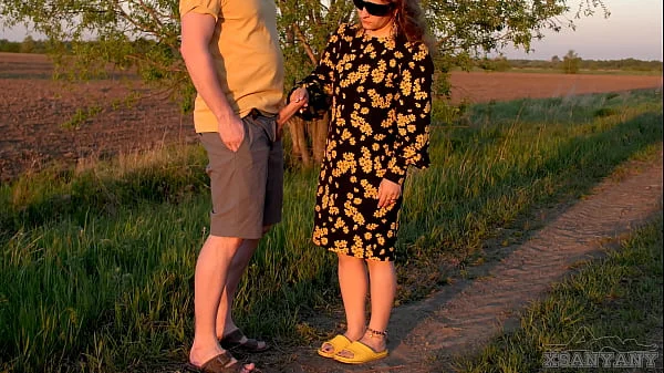 Cute saree bhabhi asked directions from a Desi stranger and was fucked hard in the scarlet sunset!