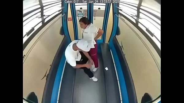 Cogiendo en el Teleférico