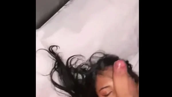 LATINA DE HERMOSO ROSTRO Y CULO ENORME ME PIDE QUE LE LLENE EL OMBLIGO DE SEMEN