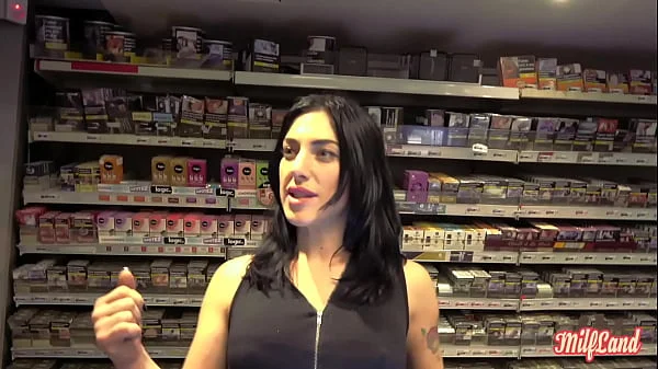 Sabrina, italienne de 30ans, à la libido explosive Part 1