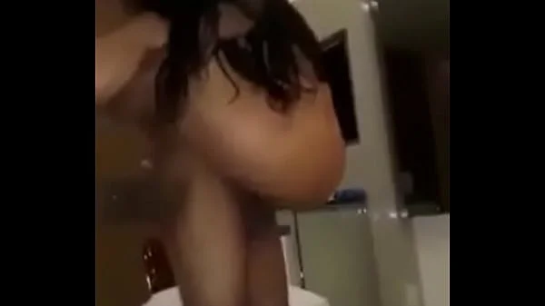 Corno filmando enquanto eu arregaço a esposa dele. Parte 1.