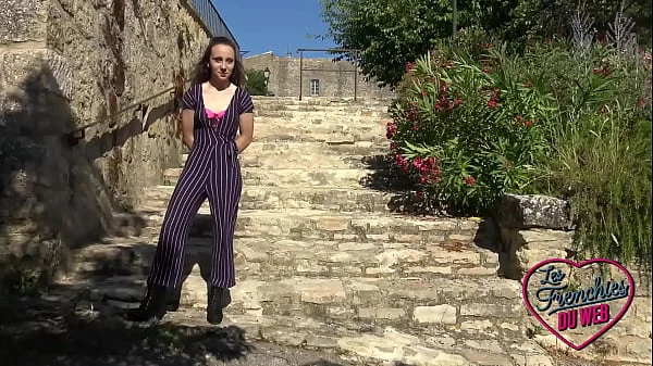 Amandine, jeune étudiante coquine, cherche à se faire baiser