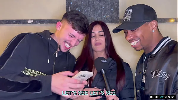 Andrea Lux entrevista a dos chicos en la calle y se los folla en el hotel