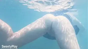 Underwater creampie while swimming after cum inside pussy