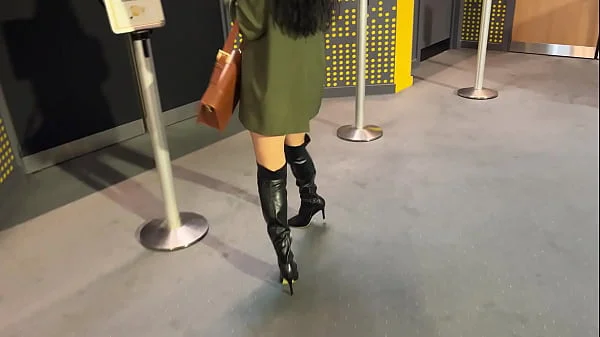 Risky blowjob and sex in the cinema on the first date