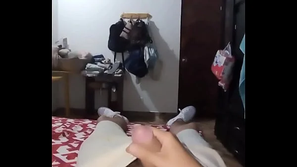 Video casero 100 % REAL, mi hermanastra le gusta provacarme y dejarme con las ganas siempre que estamos solos en casa.