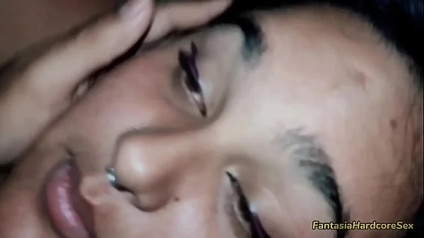 Viendo porno en tiktok con mi hermanastra y no pude dejar de observar sus hermosas tetas, tuve que usarlas para sacar leche de mi pene