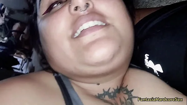 Viendo porno en tiktok con mi hermanastra y no pude dejar de observar sus hermosas tetas, tuve que usarlas para sacar leche de mi pene