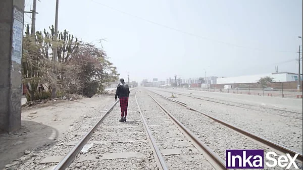 Latina petite timida de 18 años es follada por desconocido morboso de Perú.