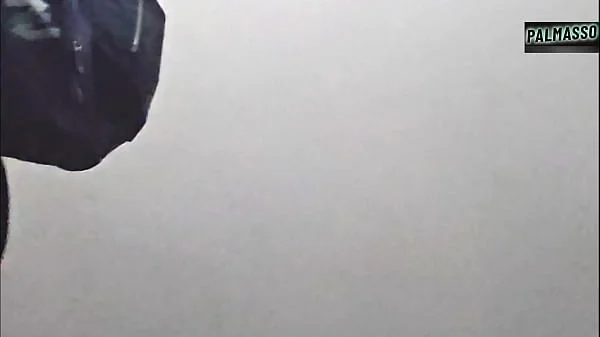 Extranjera, gordita, culona y tetona, recién llegada, me muestra sus tetas para conseguir trabajo. Luego nos encontramos en la calle para ir a un hotel a coger.