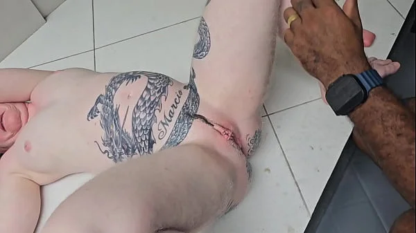 MULHER GRAVIDA NAO CONSEGUE SI DEPILAR E CHAMA O CORNO PRA FAZER O TRABALHO