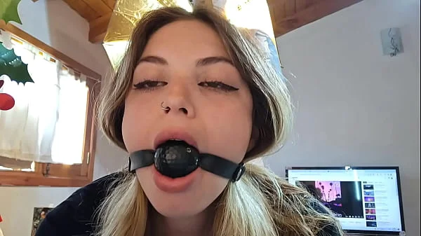 Hot stepsister gives up her ass to be caught on webcam