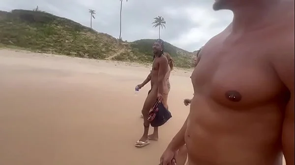 Fui na praia de nudismo da Bahia pra dar pros meus amigos pirocudos.