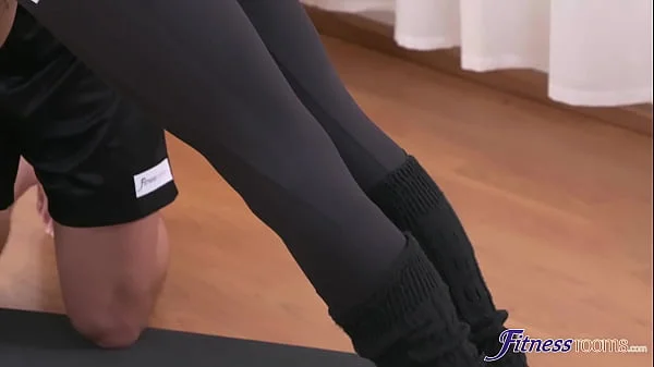 Fit yoga student wants her teacher's hard cock - Fitness Rooms