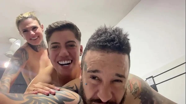 Aquele sexo gostoso sentindo a socada ate o fim no cu e na buceta no pelo ate gozar juntos !