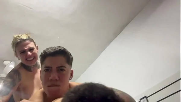 Aquele sexo gostoso sentindo a socada ate o fim no cu e na buceta no pelo ate gozar juntos !