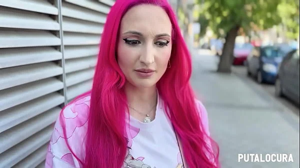PutaLocura - Pillada a tetona friki Victoria Arias para un concurso muy caliente
