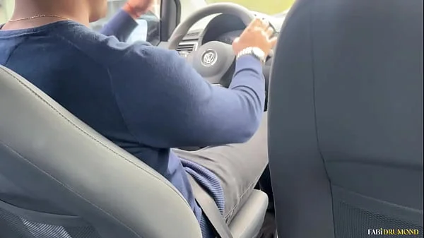 Motorista de aplicativo me reconhece e GOZA na minha boca pela carona – Fabi Drumond