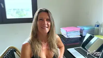 Milena, milf aux gros seins, veut de la baise