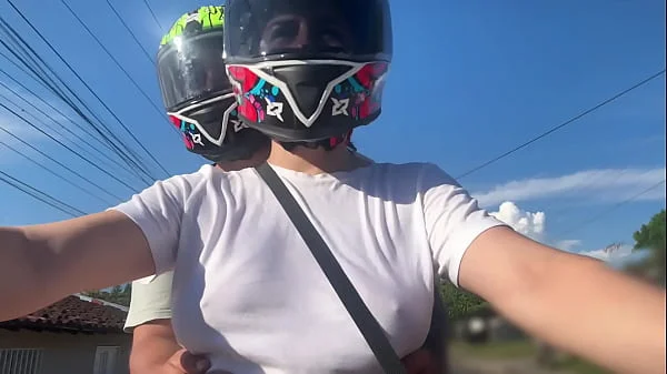 Recogí Un Cliente De DIDI Sin Sostén y Se Dio Cuenta De Mis Grandes Tetas