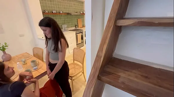 Cámara graba a mi esposa siendomé infiel con la perra de su mejor amiga!!