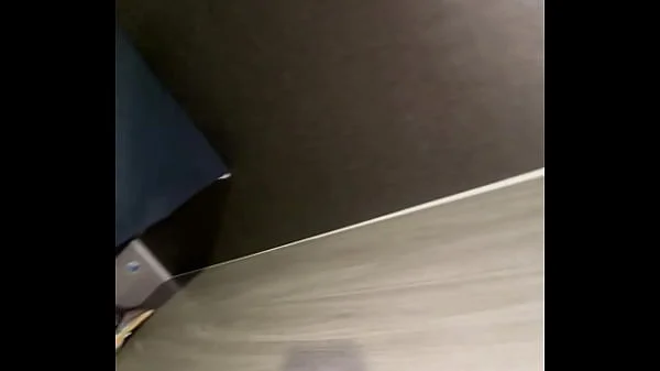 Une thaïlandaise de 18 ans se fait baiser hard et reçois une énorme creampie