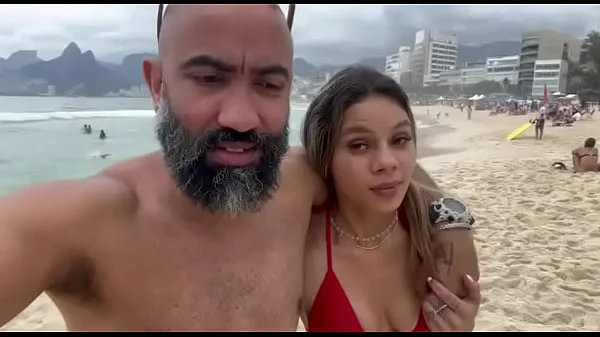 Ela ficou com tesão na praia e arrebentei o cuzinho dela