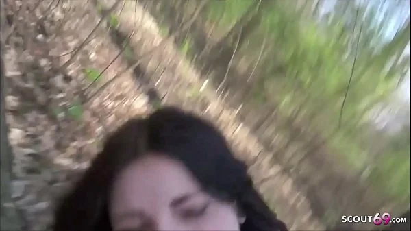 German Public - Deutsche Studentin Elisa in Berlin mitten im Park gefickt