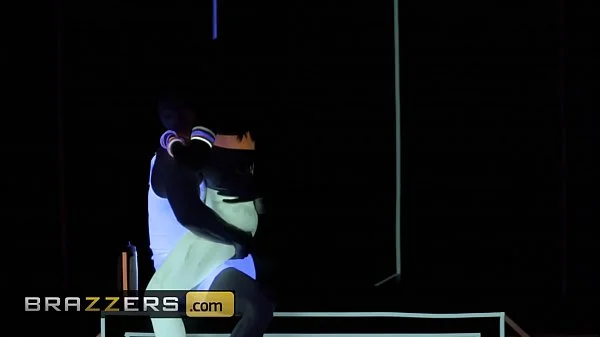 (Kendra Spade, Johnny Sins) - Glow In The Dark Dicking - Brazzers