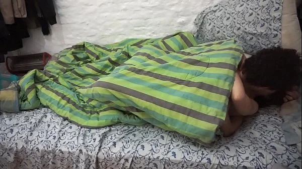 WE PLAY UNDER THE FRAZADA WITH MY SEXY BEST FRIEND UNTIL WE ARE WARMED AND WE REALLY HARD AND HOT